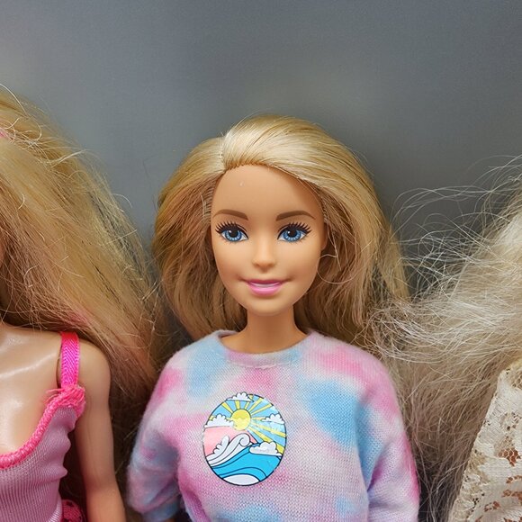 Vintage & Modern Barbie Dolls Lot of 4 + Outfits Pink Skirt Dress Lace 90s - Picture 8 of 16